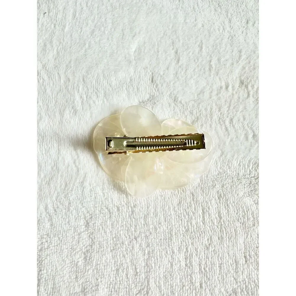 Cream color Pearlescent orchid hair claw